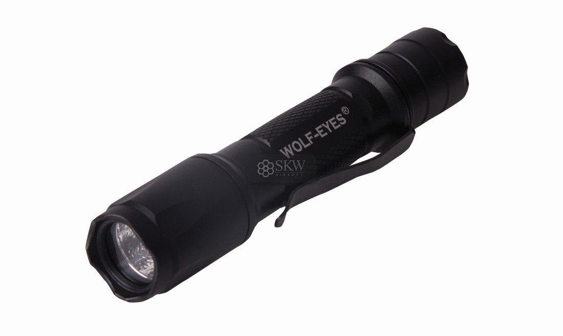 Linterna Champion Recargable 800lum 45min Digital Wolf Eyes